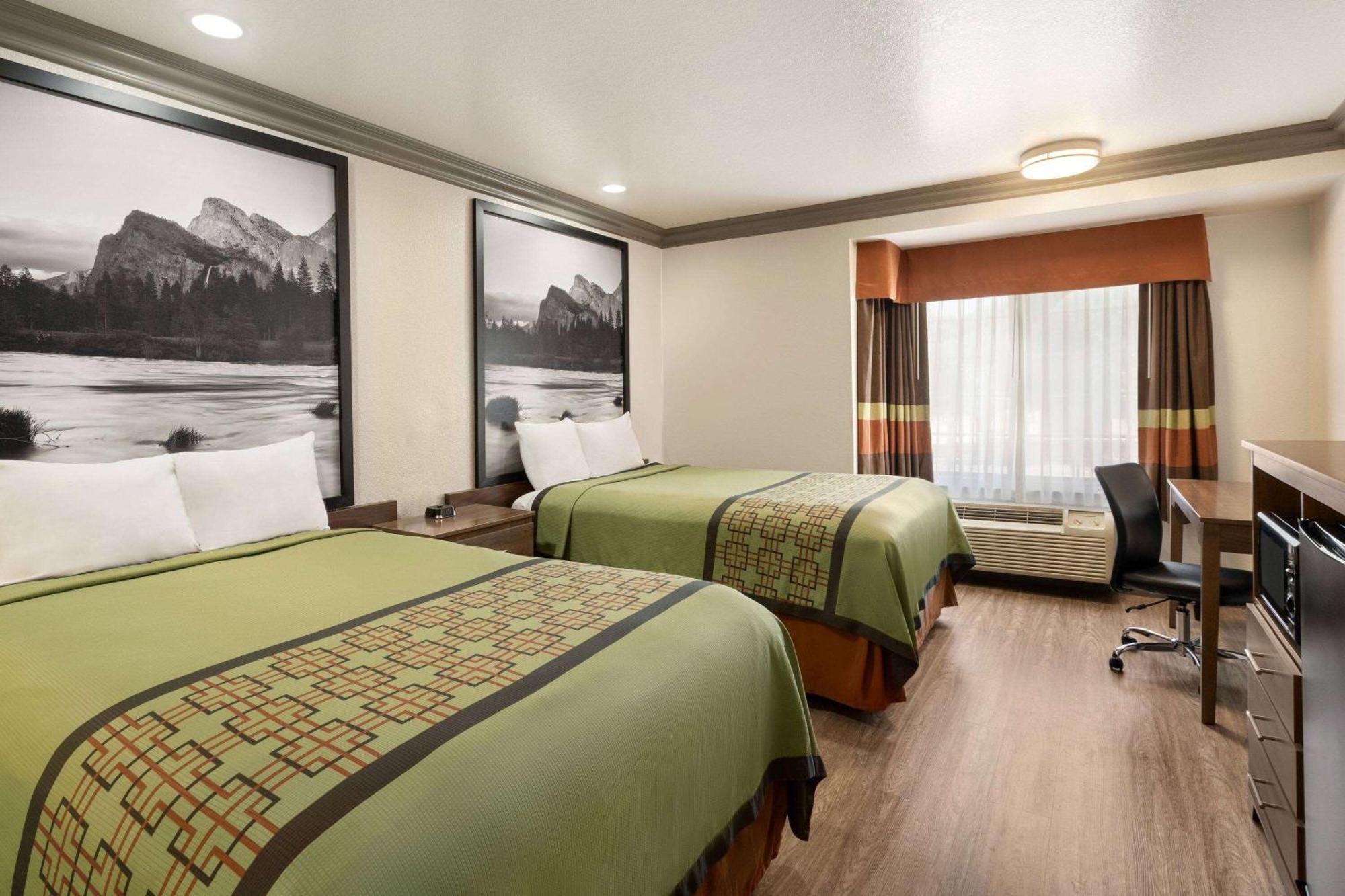 Super 8 By Wyndham Santa Clarita/Valencia Motel Bagian luar foto
